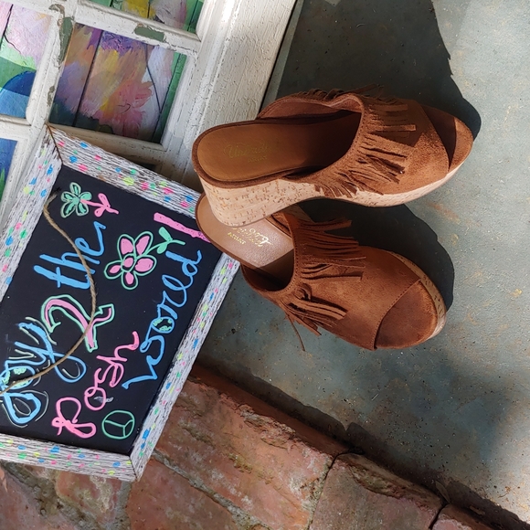 Ariat Shoes - ❤HOST PICK❤$FINAL PRICE$Universal Threads|Arait suede fringe leather mules